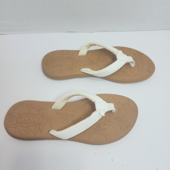 ❤️2/$22 Roxy Women White Thong Sandals Slippers Size 6 - Picture 7 of 9